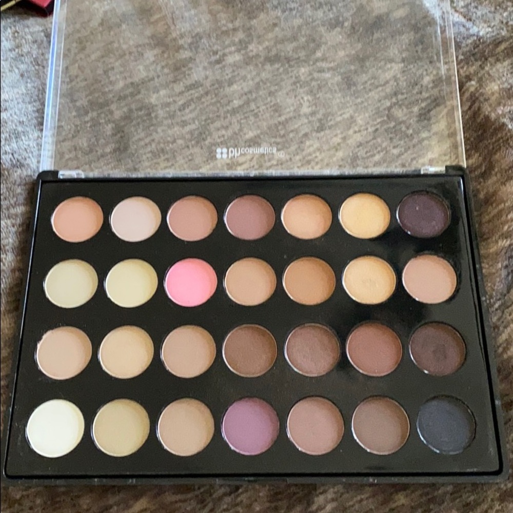 BH Cosmetics 28 Color Palette